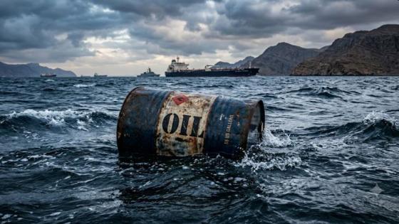 LE MARCHE PETROLIER : « UN BARIL QUI FLOTTE POUR LE MOMENT AU NIVEAU DU DETROIT D’HORMUZ, MAIS QUI RISQUE AUSSI BIEN DE COULER QUE D’EXPLOSER »