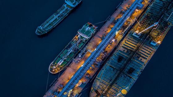 Le prix du pétrole est stable alors que les marchés pèsent sur les réductions surprises de l&rsquo;OPEP+ au milieu des difficultés de la demande