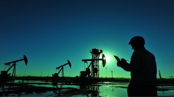 Le pétrole augmente pour la sixième semaine consécutive alors que l’offre mondiale se resserre